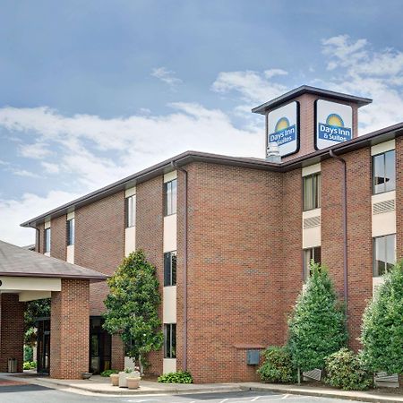 Days Inn & Suites By Wyndham Hickory Buitenkant foto