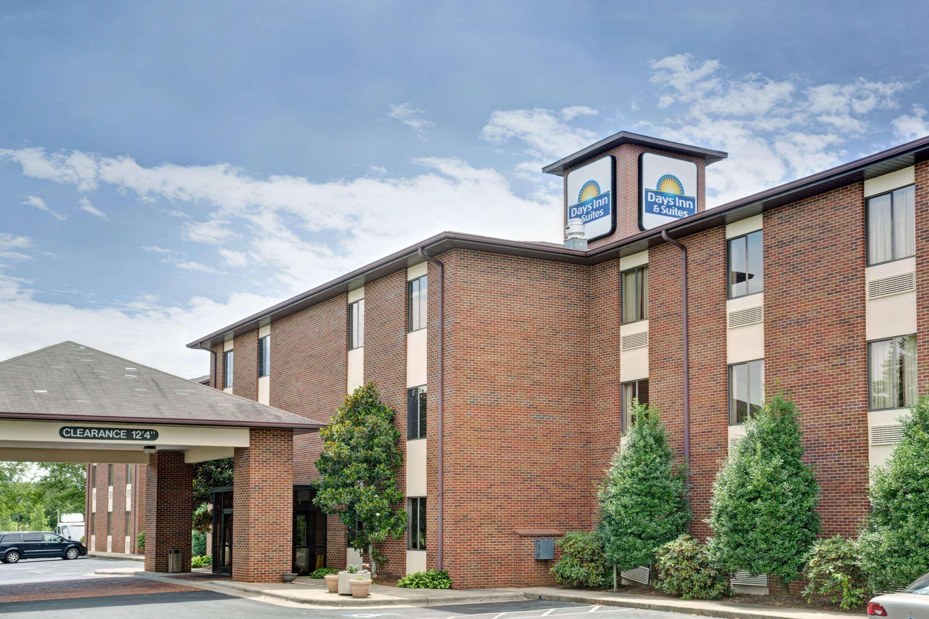 Days Inn & Suites By Wyndham Hickory Buitenkant foto