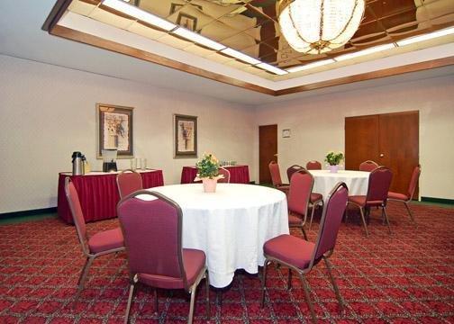 Days Inn & Suites By Wyndham Hickory Buitenkant foto